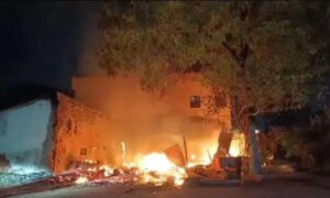 मानगो के दो होटल में गैस सिलेंडर फटने से लगी आग