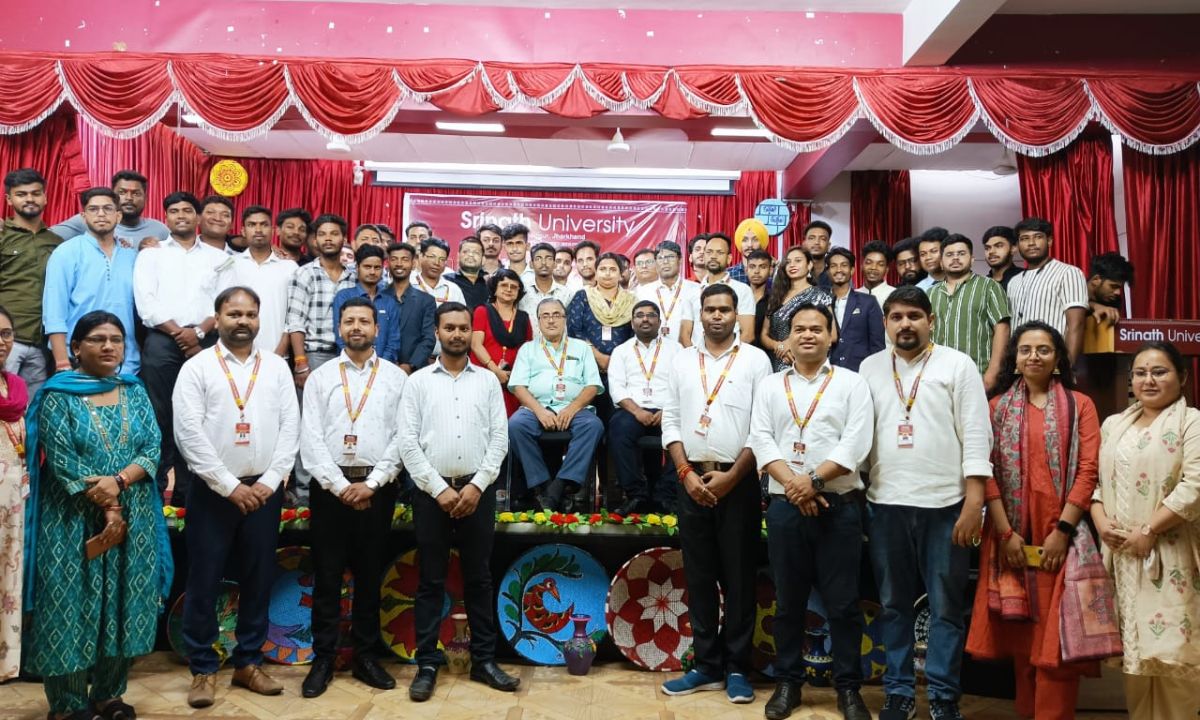 श्रीनाथ विश्वविद्यालय मे डिप्लोमा इन इंजीनियरिंग के 2021-2024 सत्र के छात्रों को दी गई विदाई