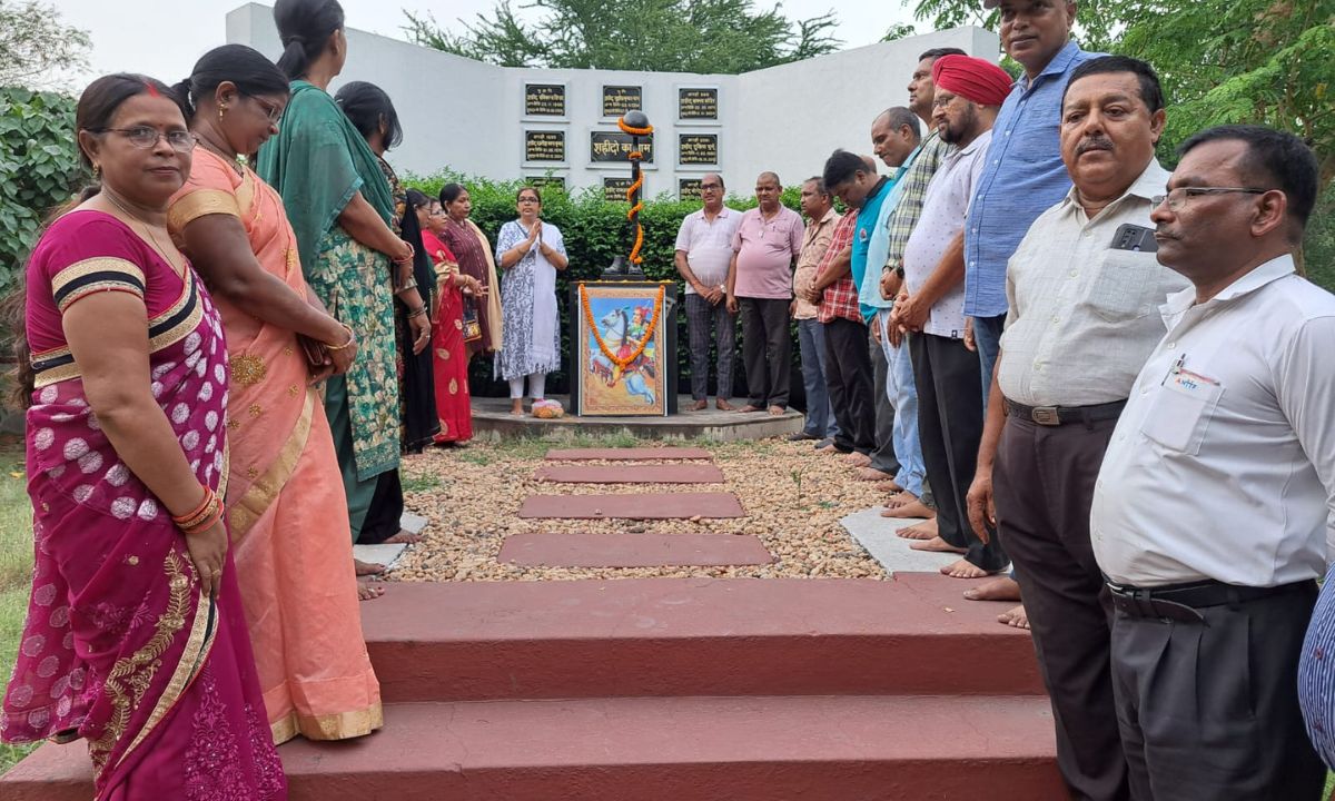 अखिल भारतीय पूर्व सैनिक सेवा परिषद जमशेदपुर ने रानी लक्ष्मी बाई को किया नमन