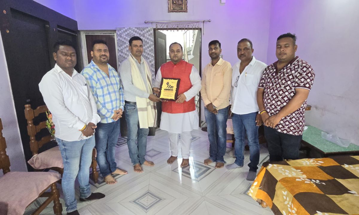 कारगिल विजय दिवस के अवसर पर लोक समर्पण संस्था द्वारा पूर्व कारगिल सैनिकों को किया गया सम्मानित