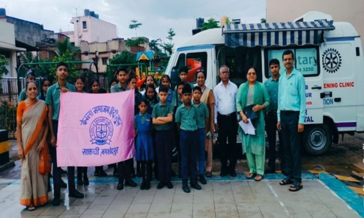 केरला समाजम हिंदी स्कूल में रोटरी क्लब जमशेदपुर द्वारा आंख जाँच शिविर