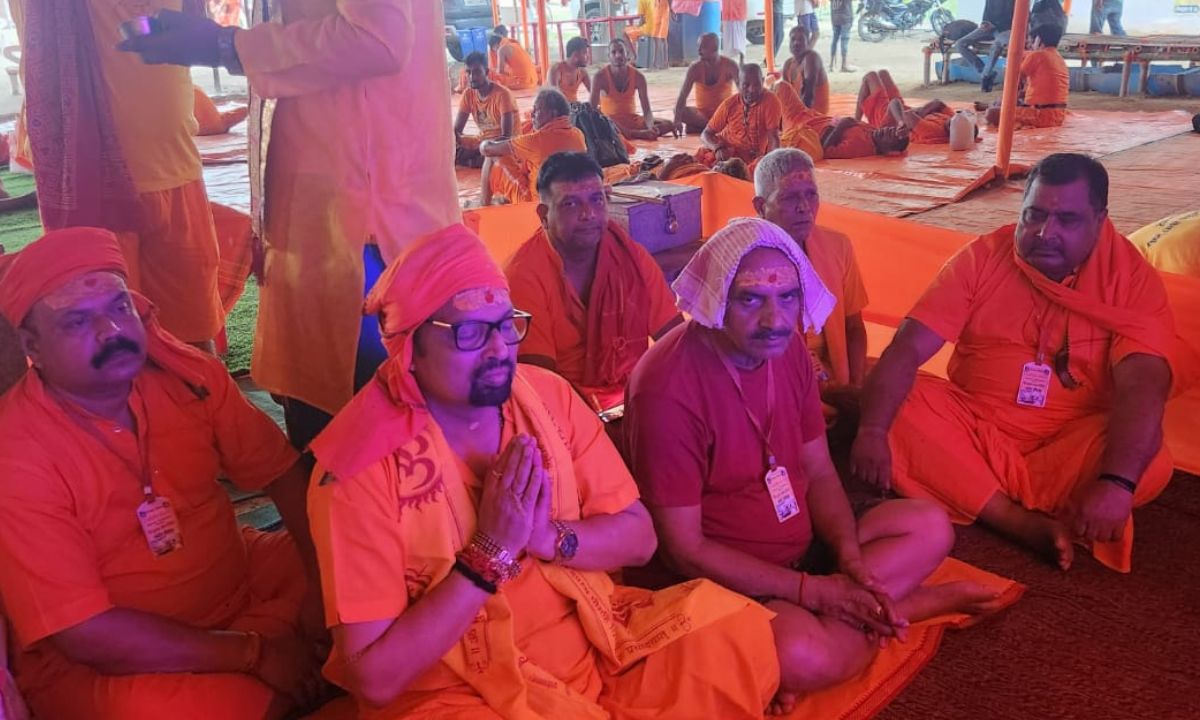 बाबाधाम सुइया पहाड़ पर शिव लोक में कांवरिया सेवा संघ के शिविर का शुभारंभ