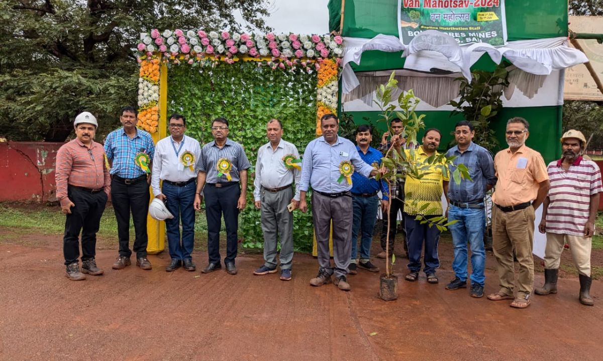 बोलानी में वन महोत्सव के अवसर पर "एक पेड़ माँ के नाम कार्यक्रम