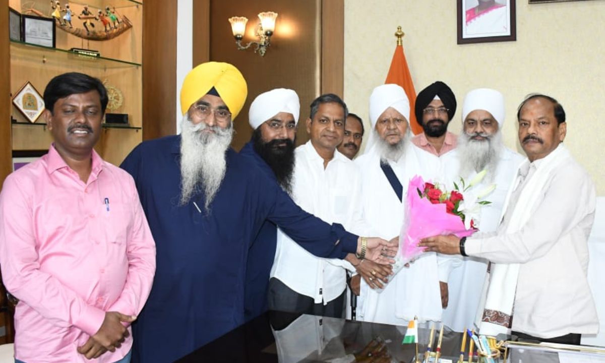 भाजपा नेता दिनेश कुमार संग गुरुद्वारा आरती साहब पूरी बावली मठ गुरुद्वारा,