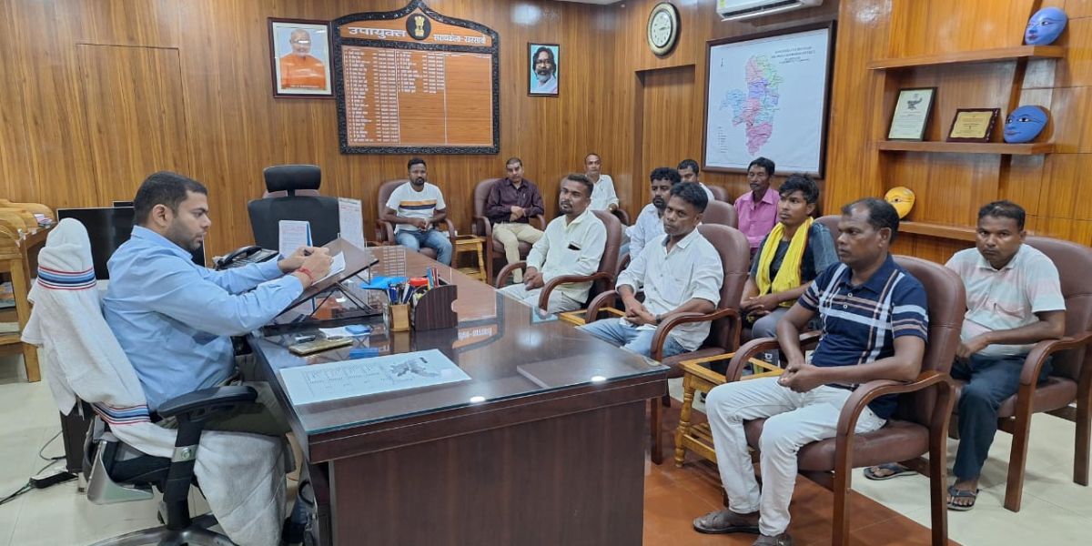 साप्ताहिक जनता दरबार में जिले के विभिन्न क्षेत्र से आए फरियादियों