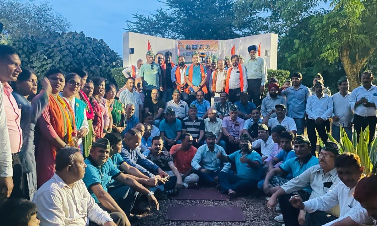 527 शहीदों को अखिल भारतीय पूर्व सैनिक सेवा परिषद जमशेदपुर ने किया नमन