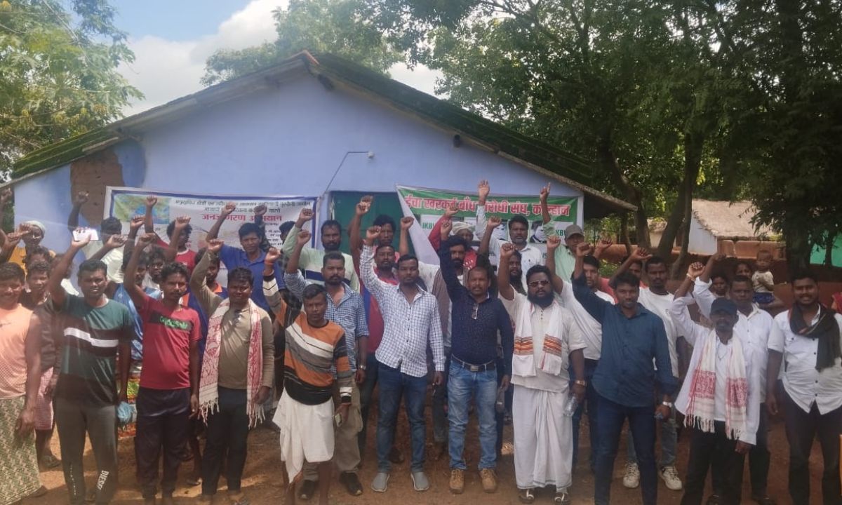 ग्राम मुंडा साधु पोड़िया के नेतृत्व में ईचा खरकाई बांध विरोधी संघ का बैठक