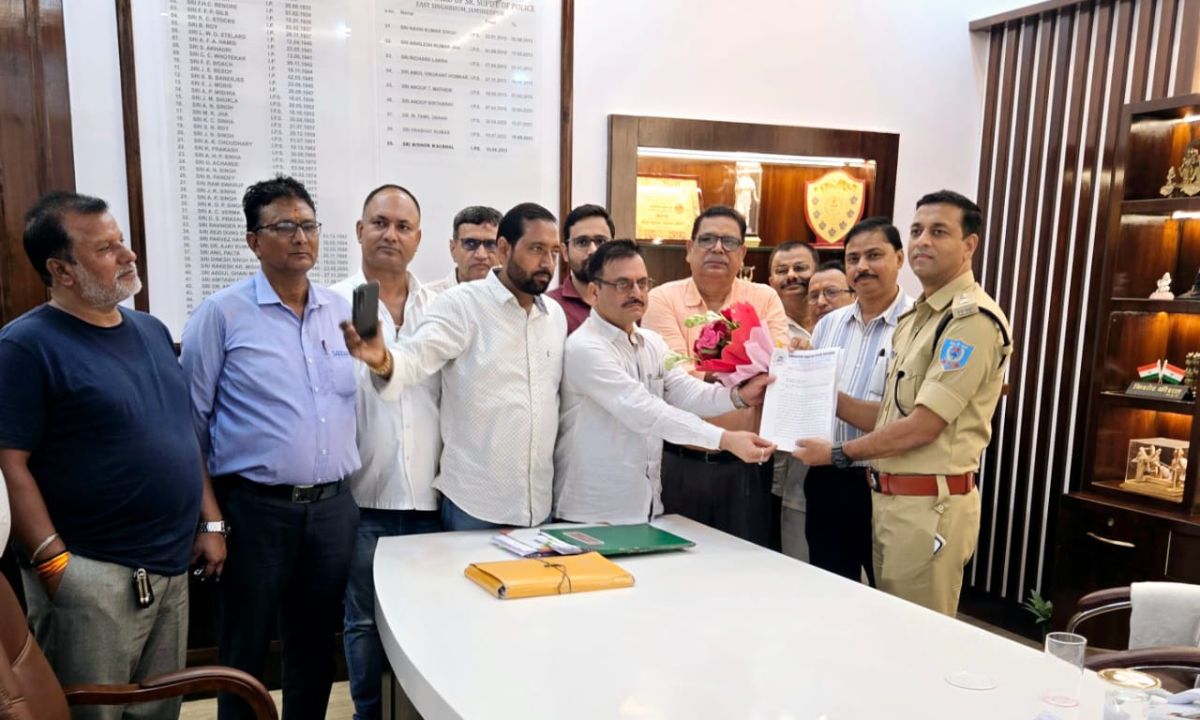 जमशेदपुर ट्रांसपोर्ट वेलफेयर एसोसिएशन का प्रतिनिधि मंडल पुलिस अधीक्षक किशोर कौशल से मिला