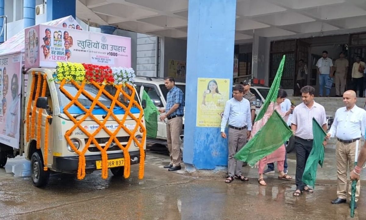 झारखण्ड मुख्यमंत्री मंईयां सम्मान योजना के व्यापक प्रचार-प्रसार हेतु जागरूकता रथ को रवाना किया गया