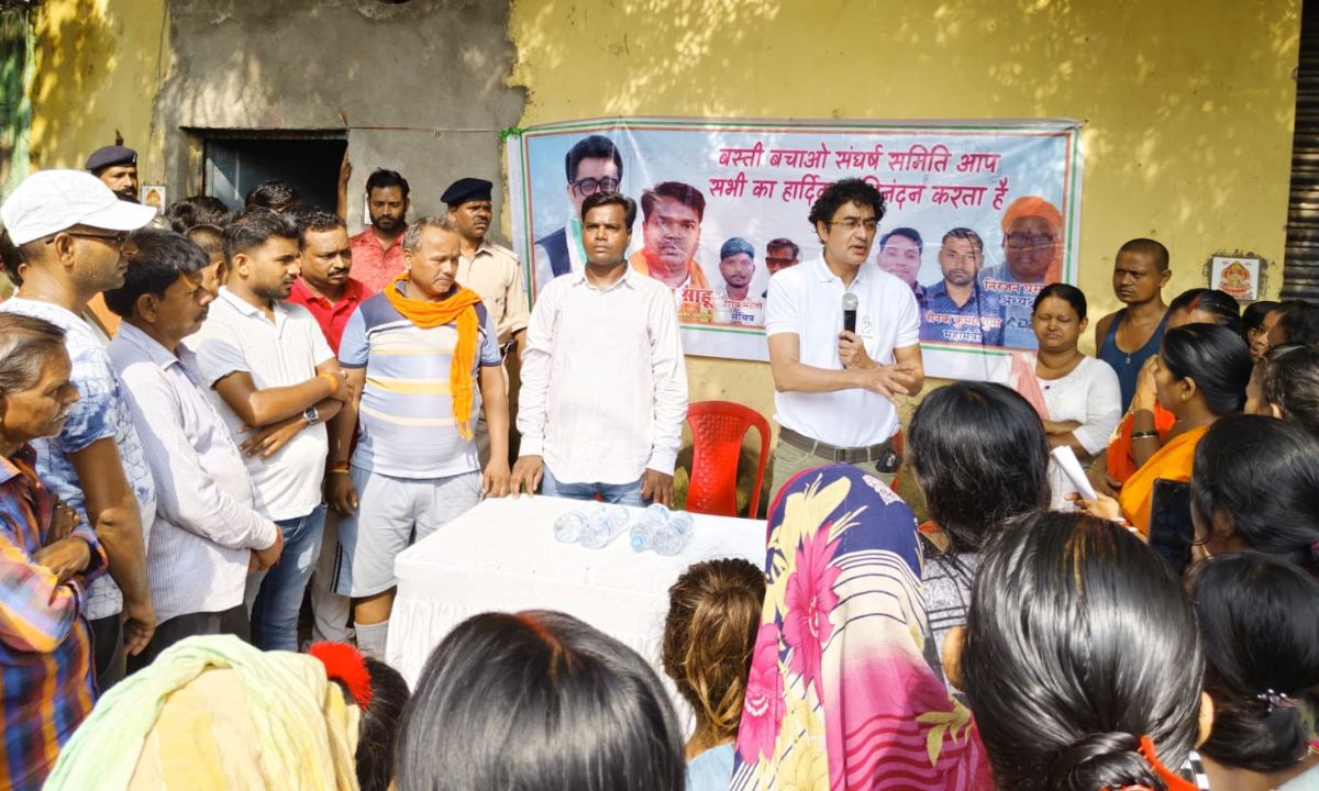 डॉ. अजय कुमार ने घर नहीं टुटने देने का भुईंयाडीह के लोगों को दिलाया भरोसा