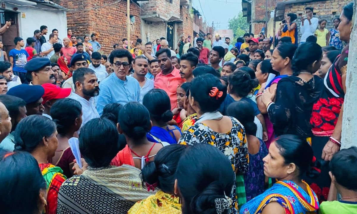 डॉ. अजय ने भुईंयाडीह के लोगों से की मुलाकात