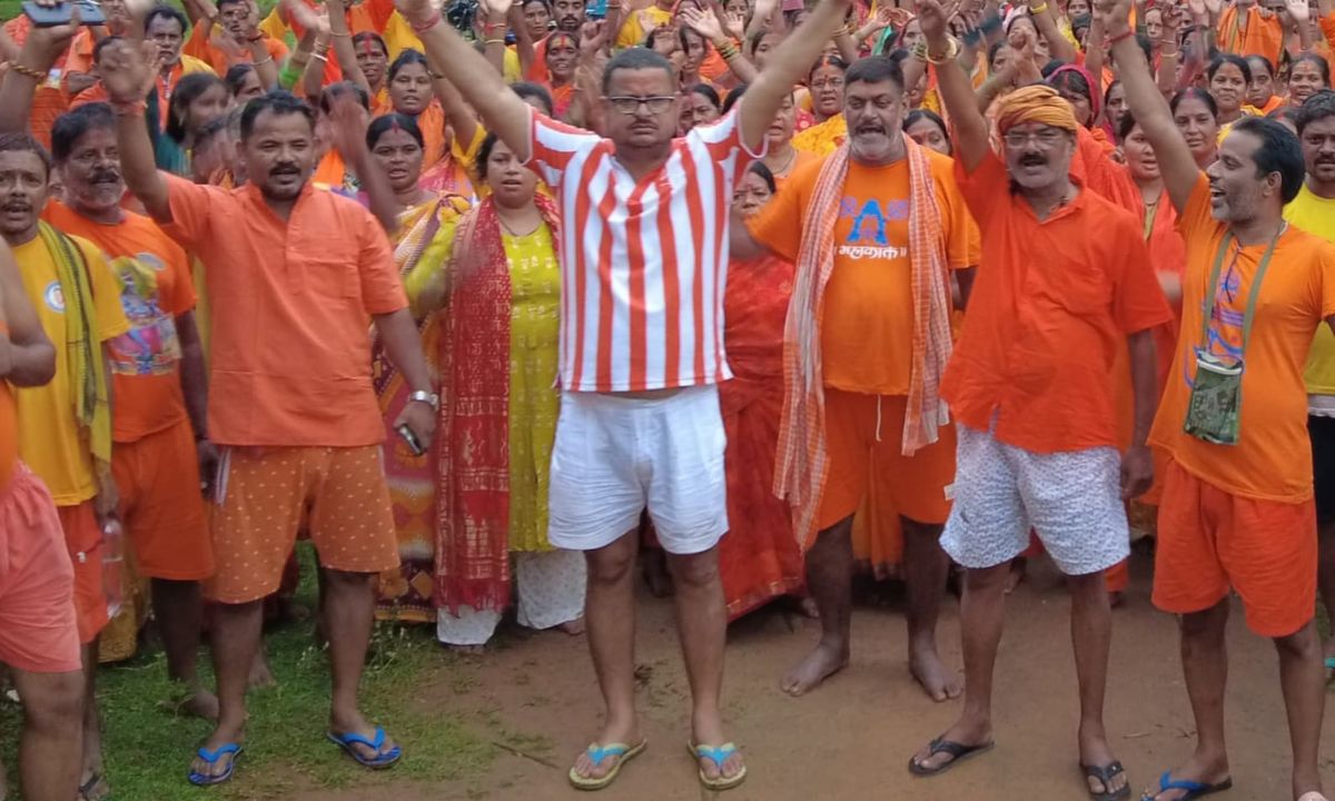 बाबा बासुकीनाथ को जलार्पण के बाद जमशेदपुर रवाना हुआ कांवर यात्रा