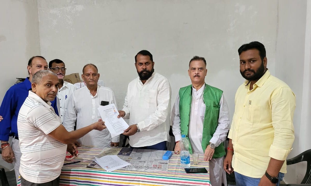 में कांग्रेस नेताओं के उम्मीदवारी का आवेदन पत्र जमा लिया गया