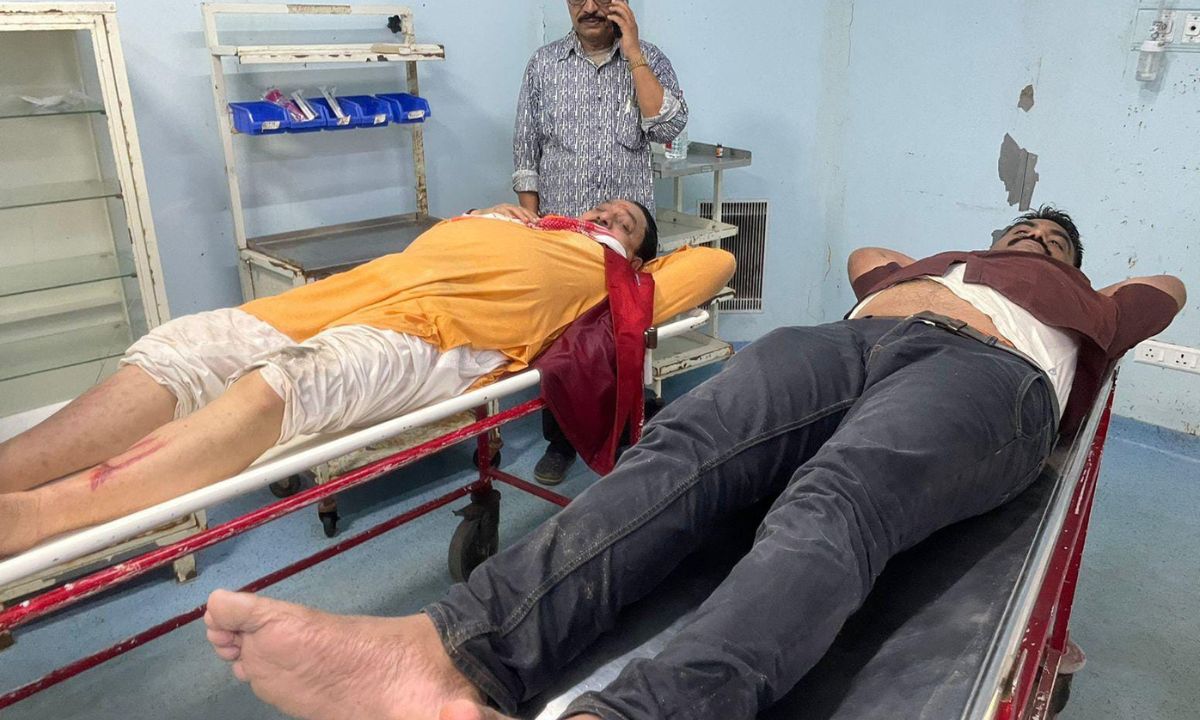 युवा आक्रोश रैली में पुलिस द्वारा रबर की गोली लगने से घायल हुए कार्यकर्ता