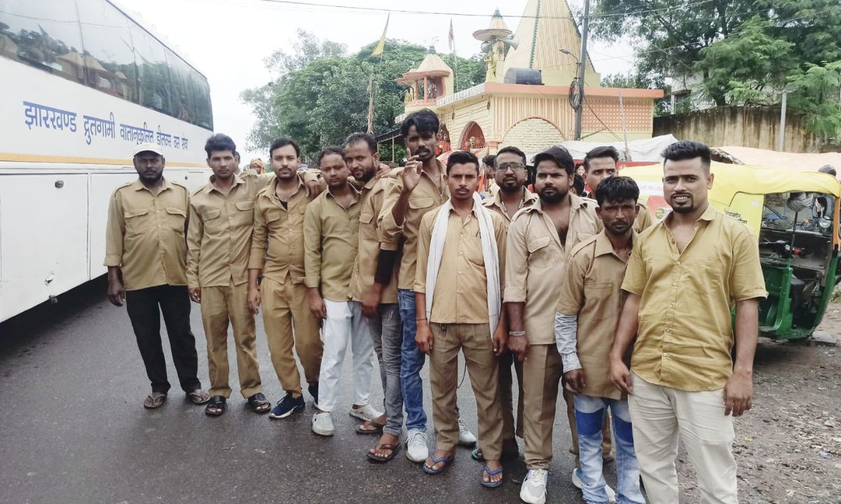 रांची में ऑटो एवं ई रिक्शा चालकों का बेमियादी हड़ताल शुरू