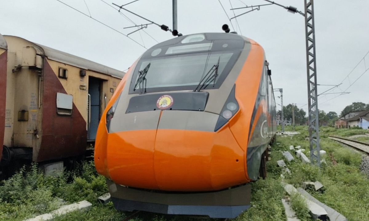 वंदे भारत एक्सप्रेस का 30 हजार करोड़ रुपये का टेंडर किया रद्द