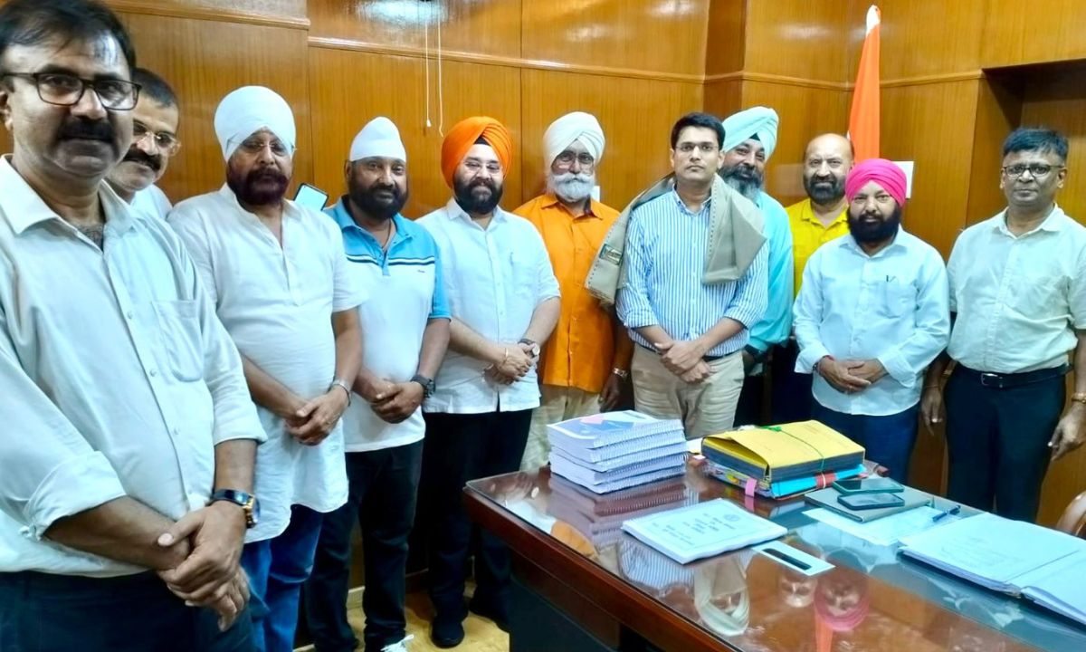 हर हर महादेव सेवा संघ ने उपायुक्त एवं अधीक्षक को अंतिम सोमवारी भजन में किया आमंत्रित