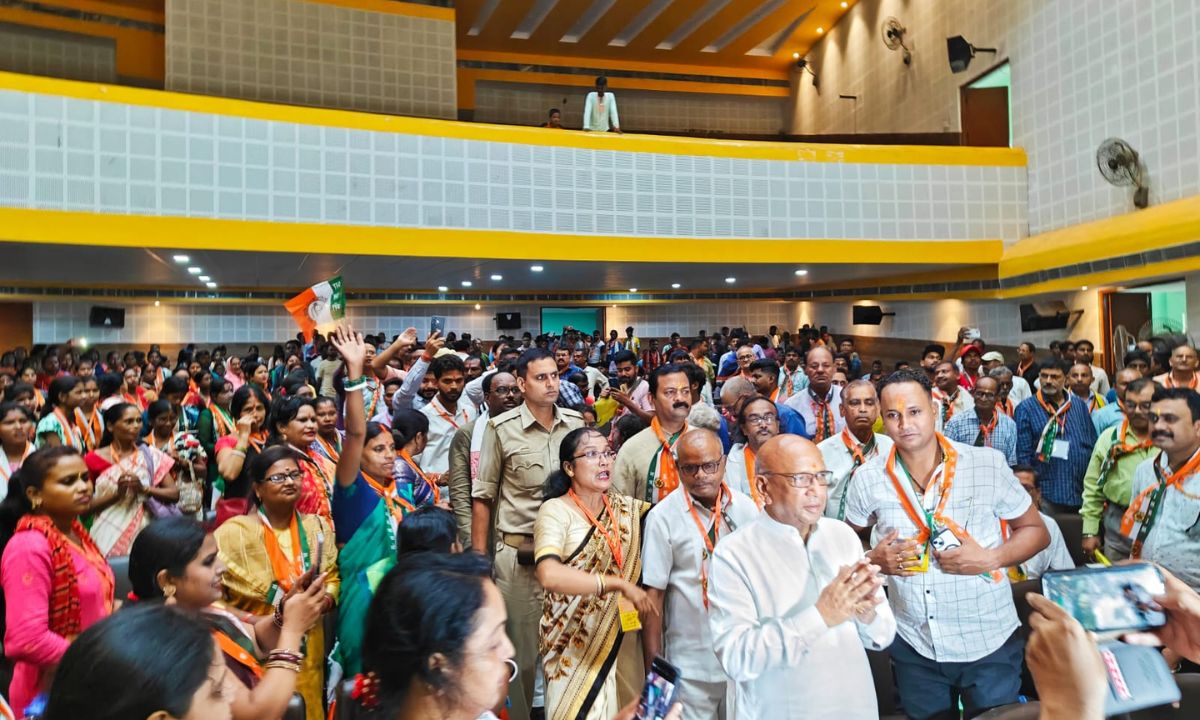 कई काम करवाना है और जो काम शुरू हो गये हैं, उन्हें पूरा करवाना है