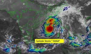 पूर्व-मध्य बंगाल की खाड़ी के ऊपर चक्रवाती तूफान “दाना”, 120 किमी प्रति घंटे की है रफ्तार