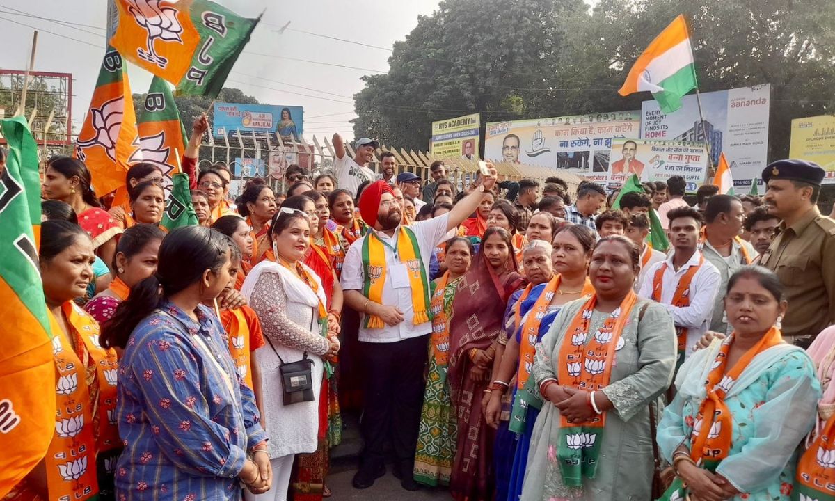 अमित शाह के ऐतिहासिक रोड शो में उमड़ा जनसैलाब