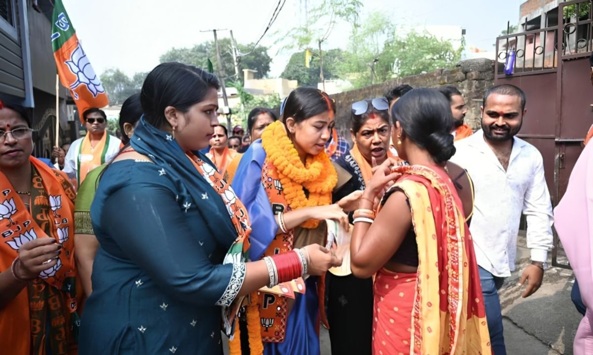 छठ महापर्व पर भाजपा प्रत्याशी पूर्णिमा साहू ने मांगा जमशेदपुरवासियों के खुशहाली का आशीर्वाद, छठ व्रतधारियों का लिया आशीर्वाद, जनसंपर्क अभियान में सुनी लोगों की समस्याएं।