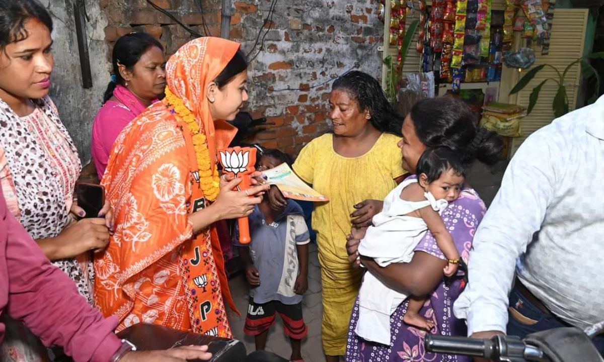 भाजपा प्रत्याशी पूर्णिमा साहू ने पुर्वी विधानसभा के विभिन्न क्षेत्रों में चलाया जनसंपर्क