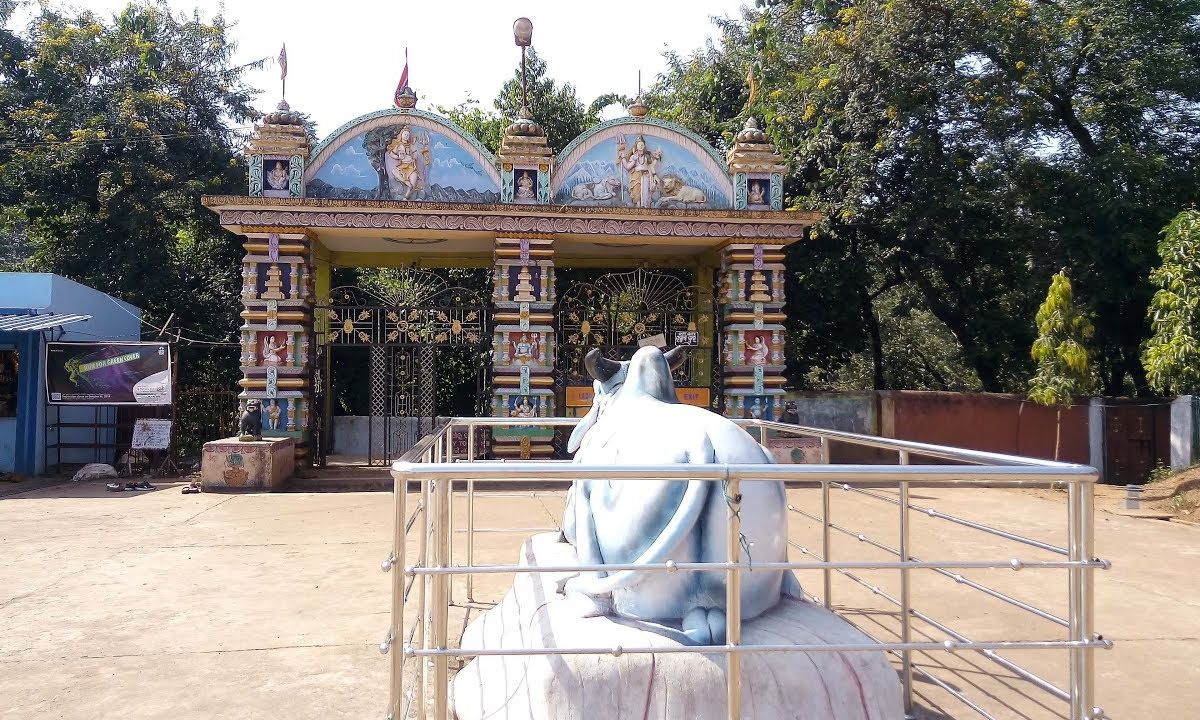 मुर्गा महादेव मंदिर में चोरो ने किया हाथ साफ