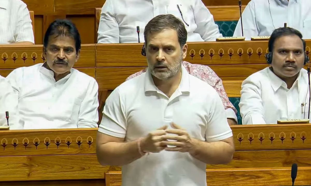 राहुल बोले- जैसे एकलव्य का अंगूठा कटा, उसी तरह काट रही मोदी सरकार