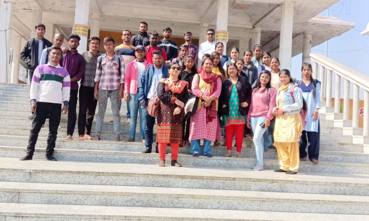 अब्दुल बारी मेमोरियल कॉलेज के विद्यार्थियों ने श्री लक्ष्मी नारायण मंदिर परिसर