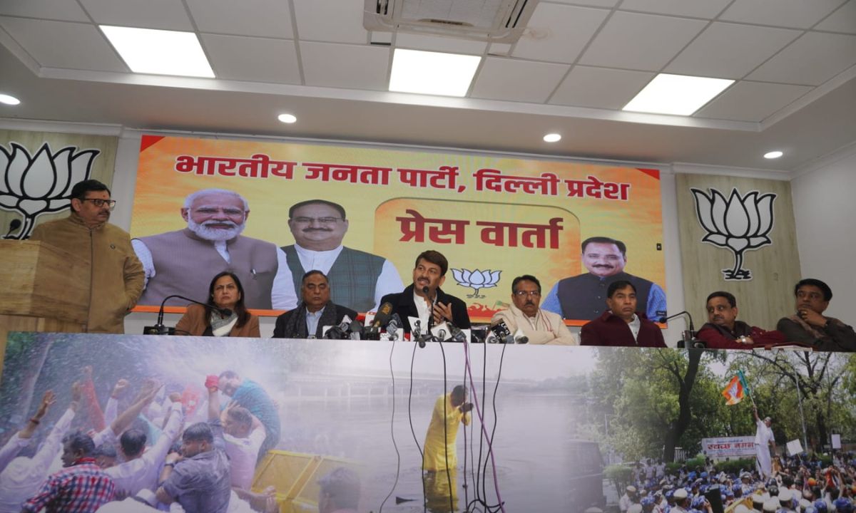 केंद्रीय आवास व शहरी मामलों के मंत्री मनोहर लाल खट्टर से मिले