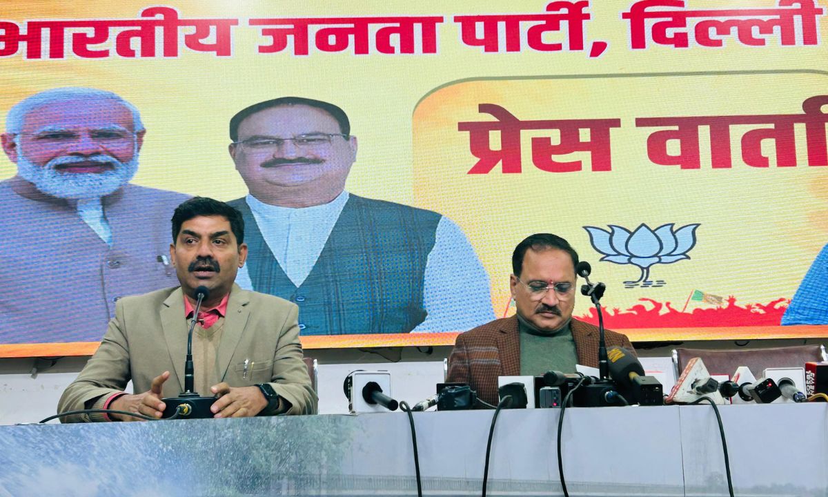 न्यायालय की फटकार के बाद भी यह सरकार सी.ए.जी. रिपोर्ट को विधानसभा पटल पर नही रखती