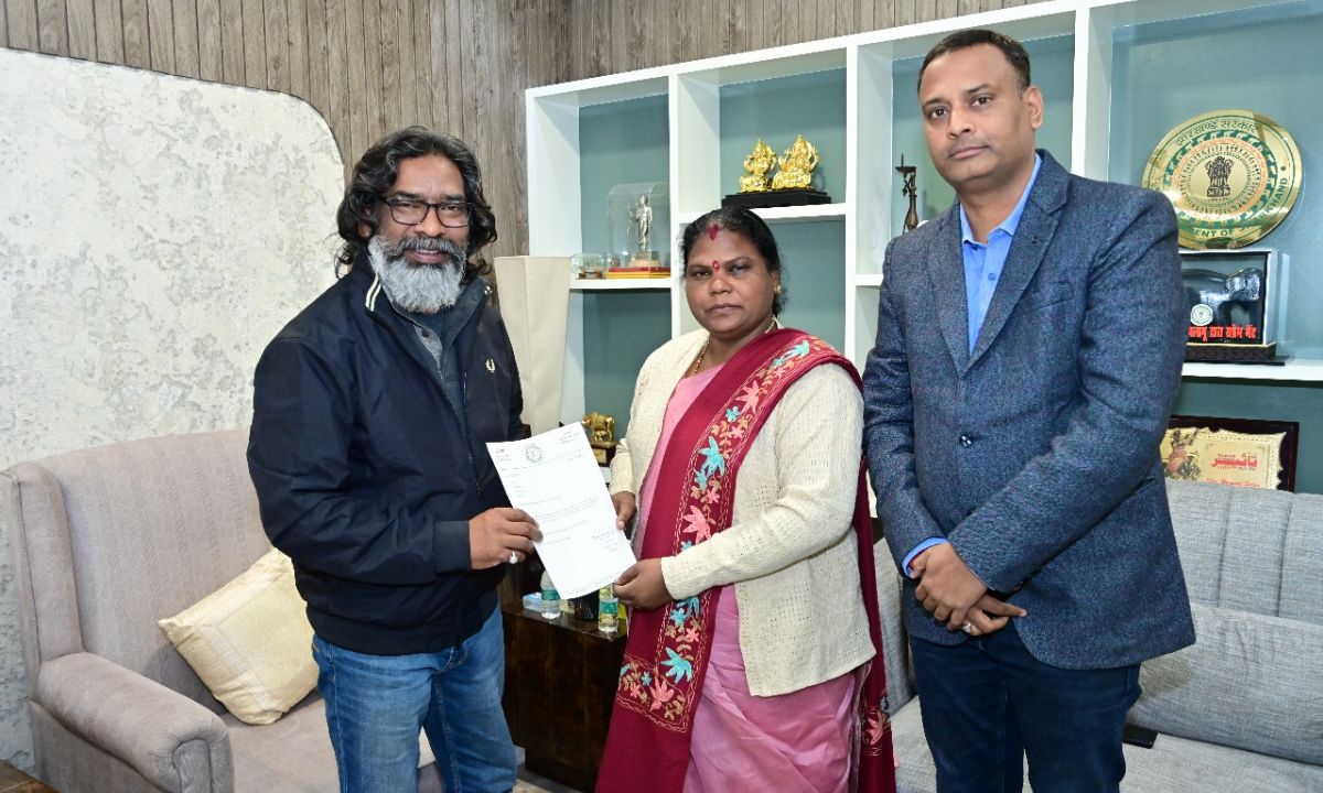 मुख्यमंत्री से मिले जिला परिषद अध्यक्ष बारी मुर्मू