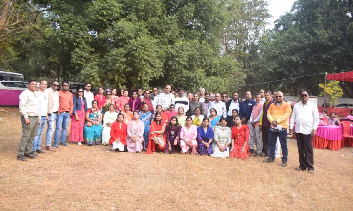 सी पी समिति विद्यालय परिवार का वार्षिक वनभोज संपन्न