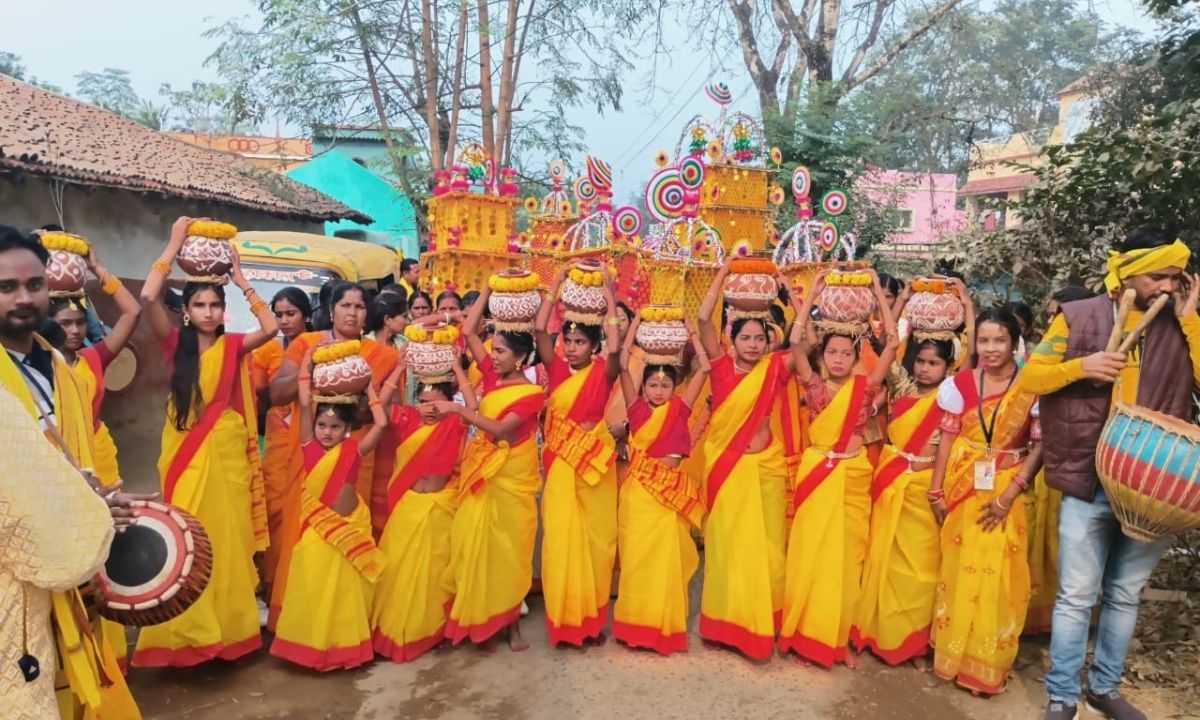 हुरलुंग में टुसु को दी विदाई