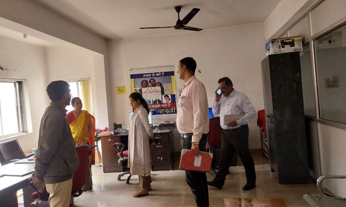 अनुमंडल पदाधिकारी, धालभूम ने वन स्टॉप सेंटर एवं चाईल्ड हेल्पलाइन