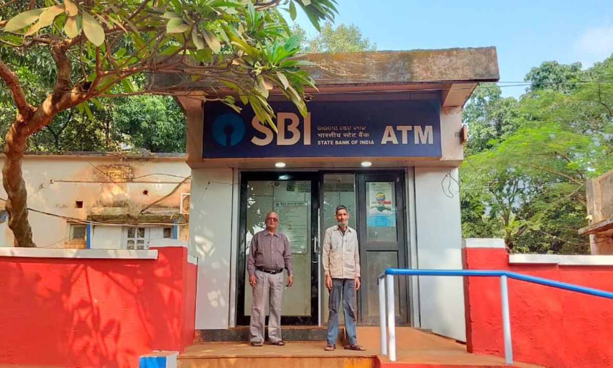 एक सप्ताह बाद एसबीआई के दो एटीएम में डाले गए रुपये
