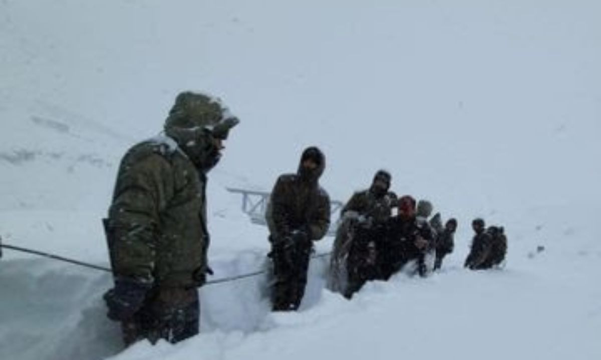 उत्तराखंड में एवलांच, 57 मजदूर दबे, 16 का रेस्क्यू