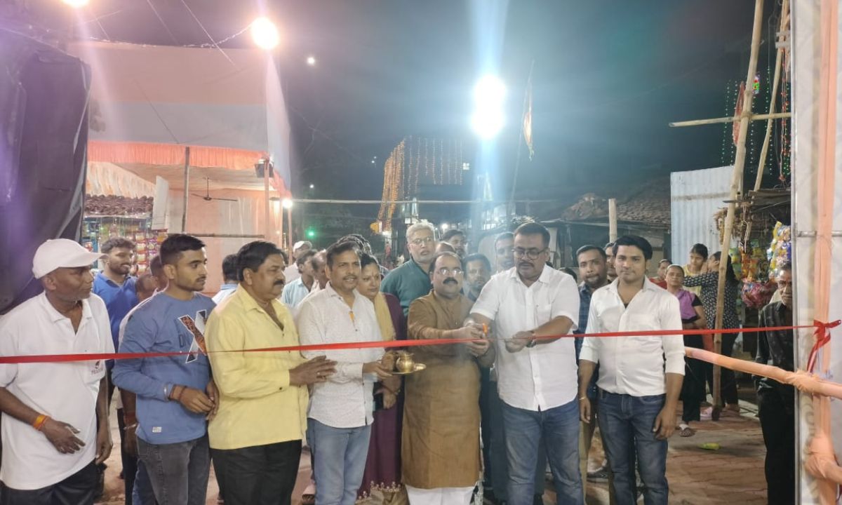 बबन राय और सुधीर कुमार पप्पू के संयुक्त सहयोग से सोनारी उपकार संघ का पंडाल