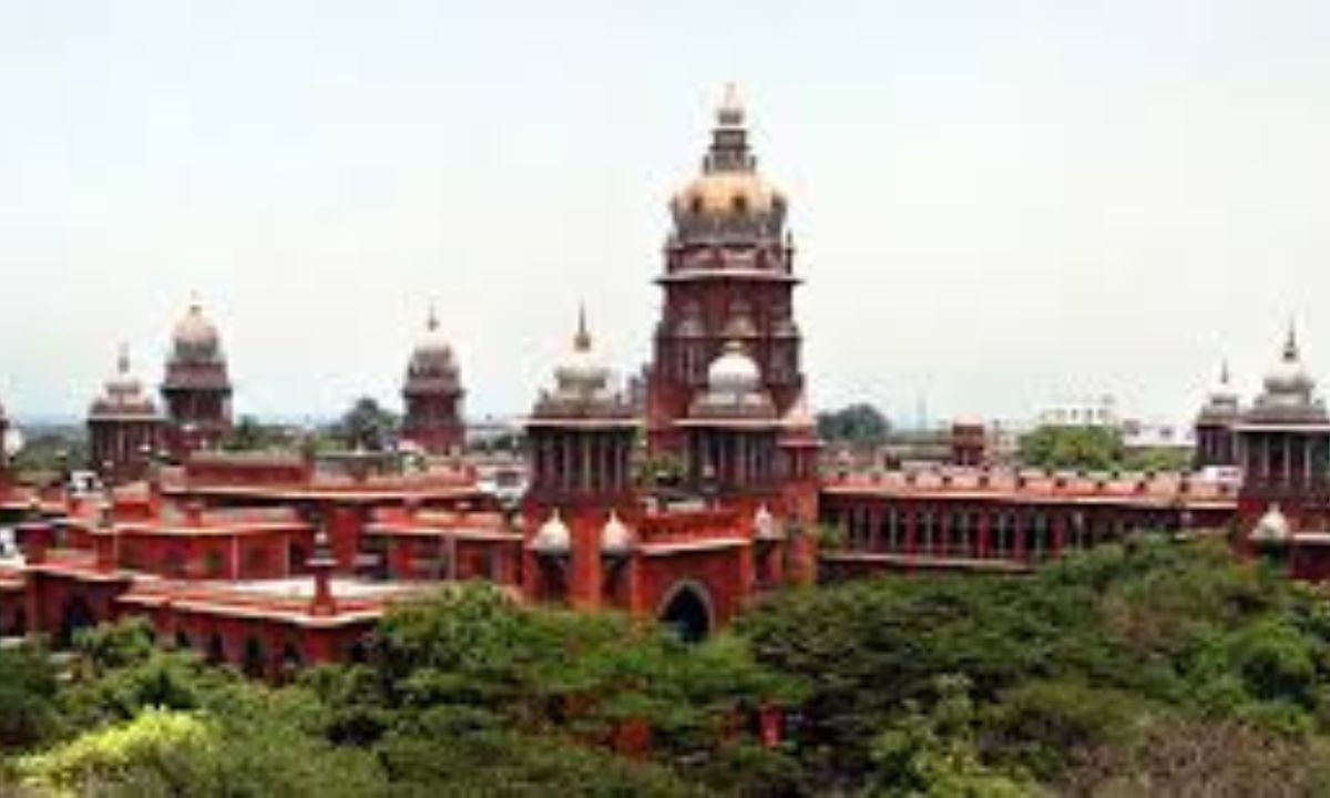 लोकतंत्र बचाने के लिए जज को सरकार से लड़ना पड़ा – शर्मनाक!