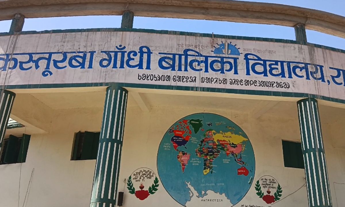 शिक्षा विभाग में महाघोटाला, निम्न ग्रेड की काली ईंट से तैयार हो रहा है बिल्डिंग