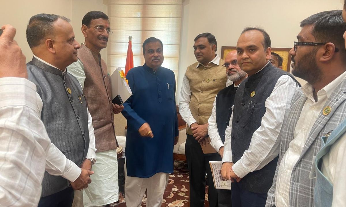 सिंहभूम चैम्बर के प्रतिनिधिमंडल ने दिल्ली में नीतिन गडकरी से मुलाकात कर