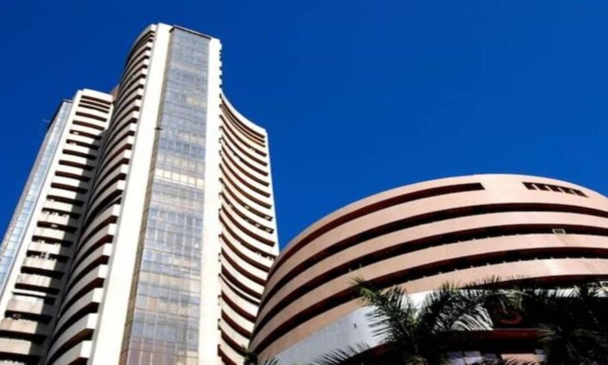 After yesterday's fall, Sensex closed up by 1135 points: