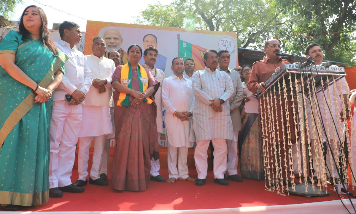 भाजपा के स्थापना दिवस पर दिल्ली भाजपा अध्यक्ष एवं दिल्ली की मुख्यमंत्री