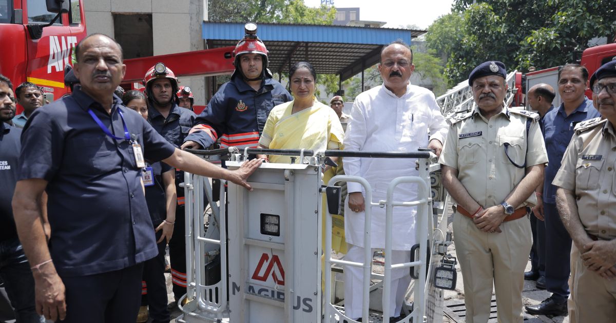 मुख्यमंत्री रेखा गुप्ता के साथ गृहमंत्री आशीष सूद ने फायर सर्विस मुख्यालय का निरीक्षण