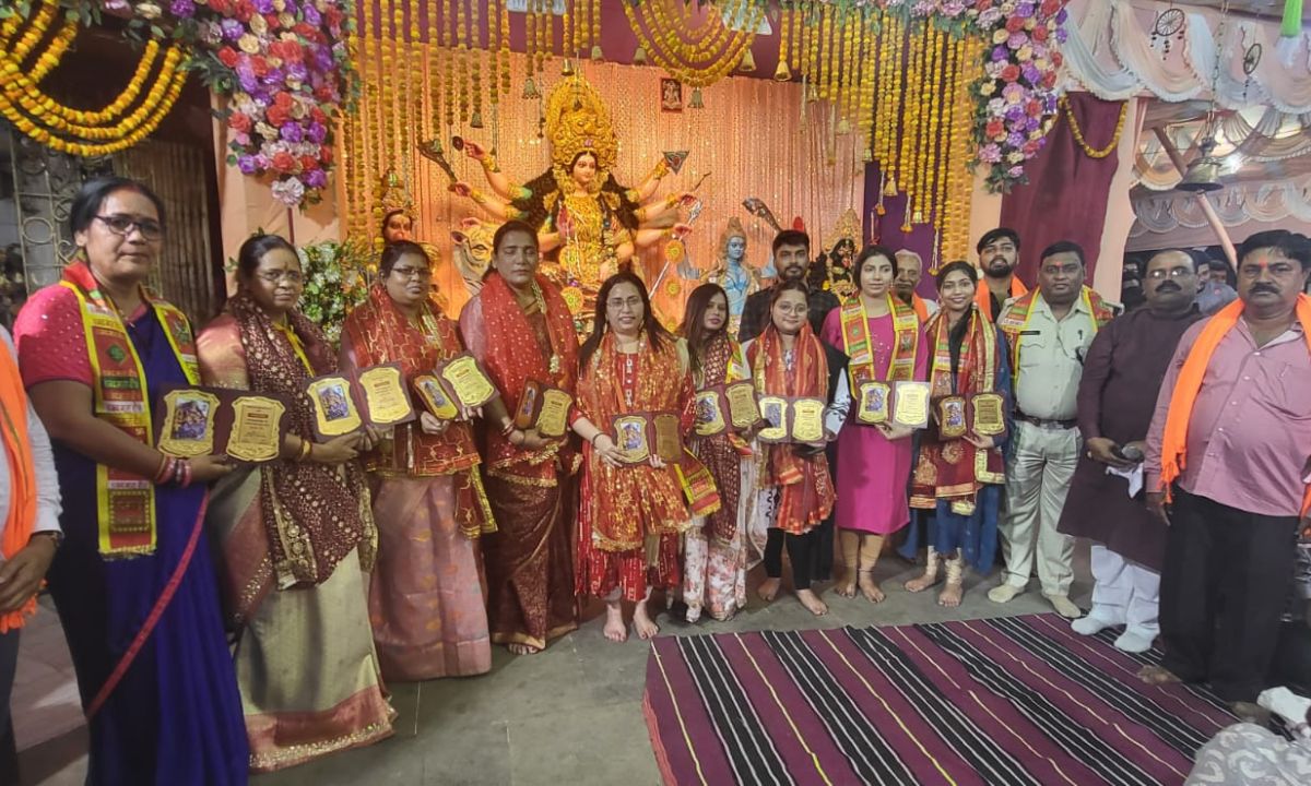 सोनारी उपकार संघ परिसर में संरक्षक सुधीर कुमार पप्पू