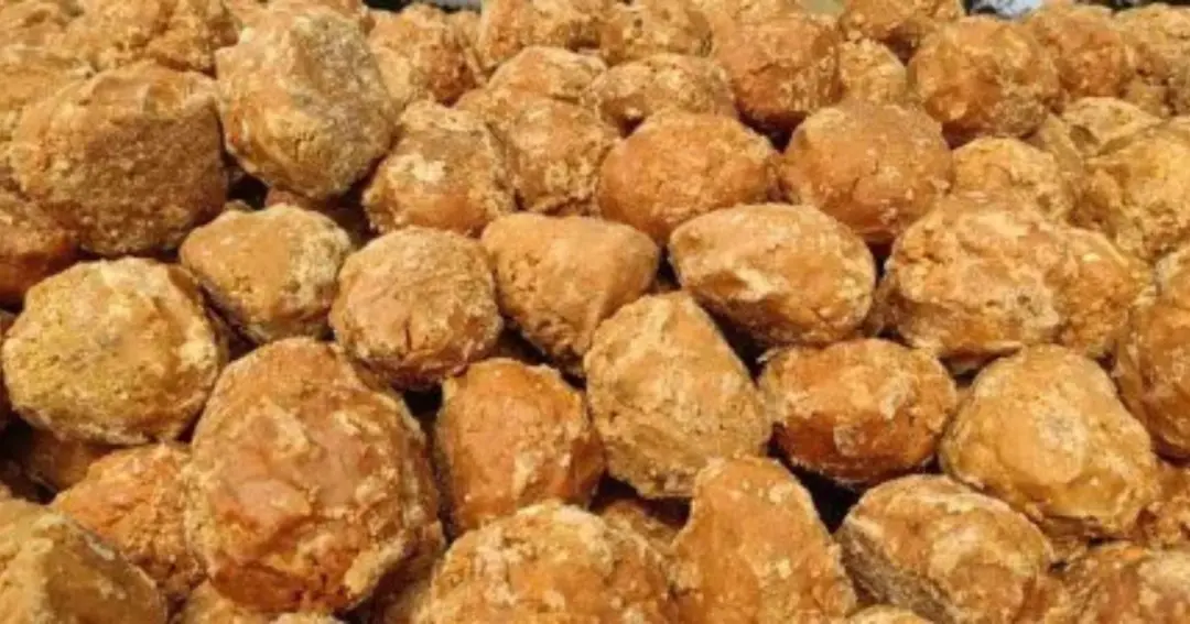 What is jaggery and how many types are there?