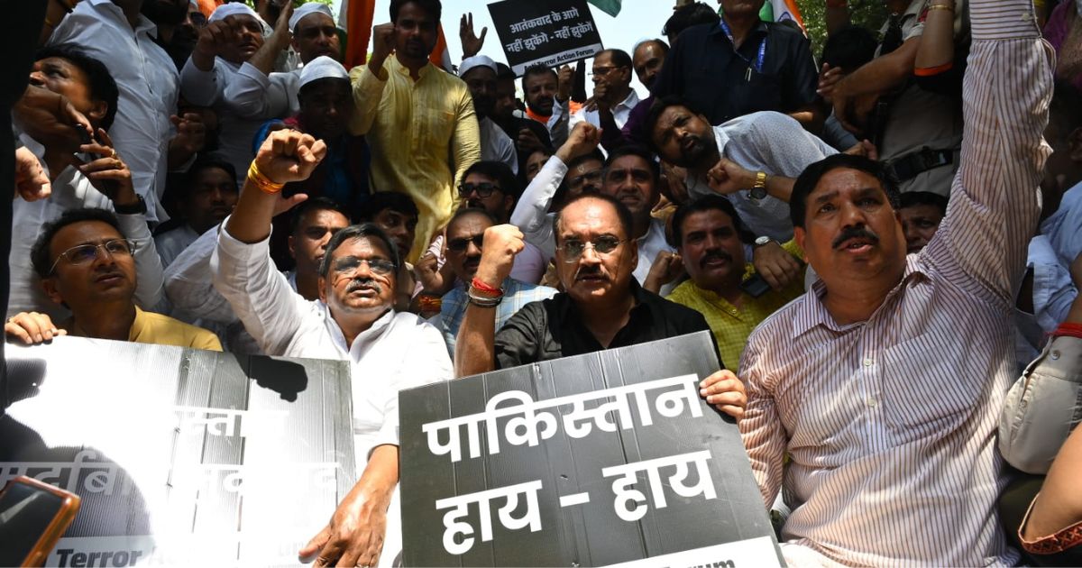 पहलगाम में हुये आतंकवादी हमले के विरोध में एंटी टैरर एक्शन फोरम द्वारा विरोध प्रदर्शन