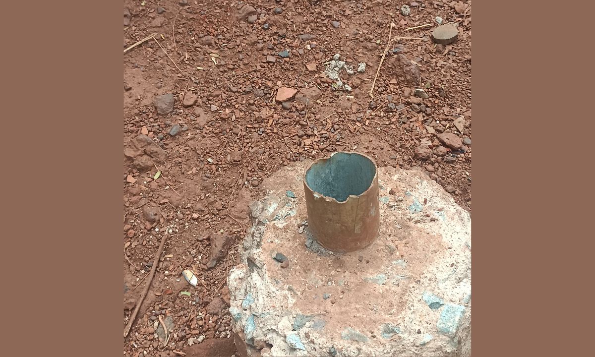 बड़बिल बोलानी मुख्य मार्ग डब्ल्यू हार्टिग चौक निकट चोरो ने पाइप