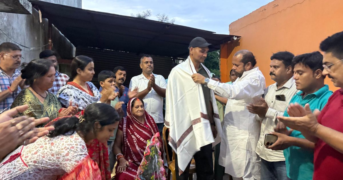 जमशेदपुर पहुंचने पर ऑपरेशन सिंदूर के योद्धा का सम्मान किया