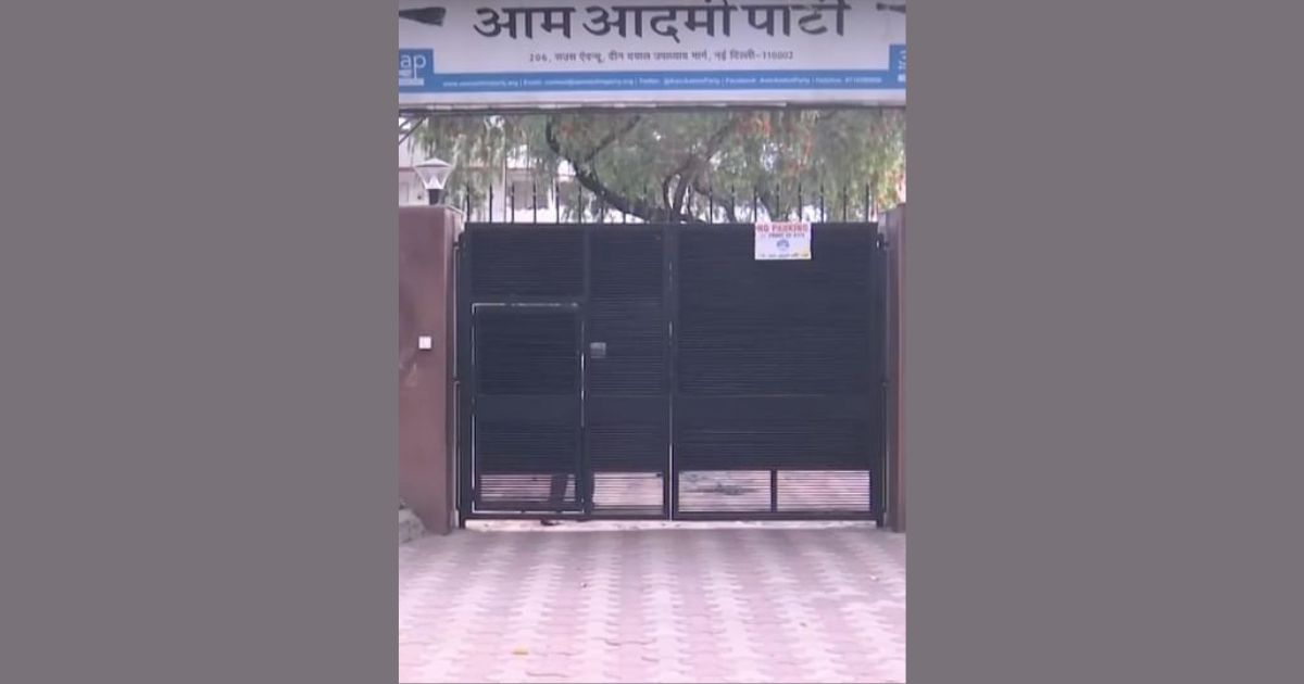 दिल्ली में AAP के 15 पार्षदों ने इस्तीफा दिया